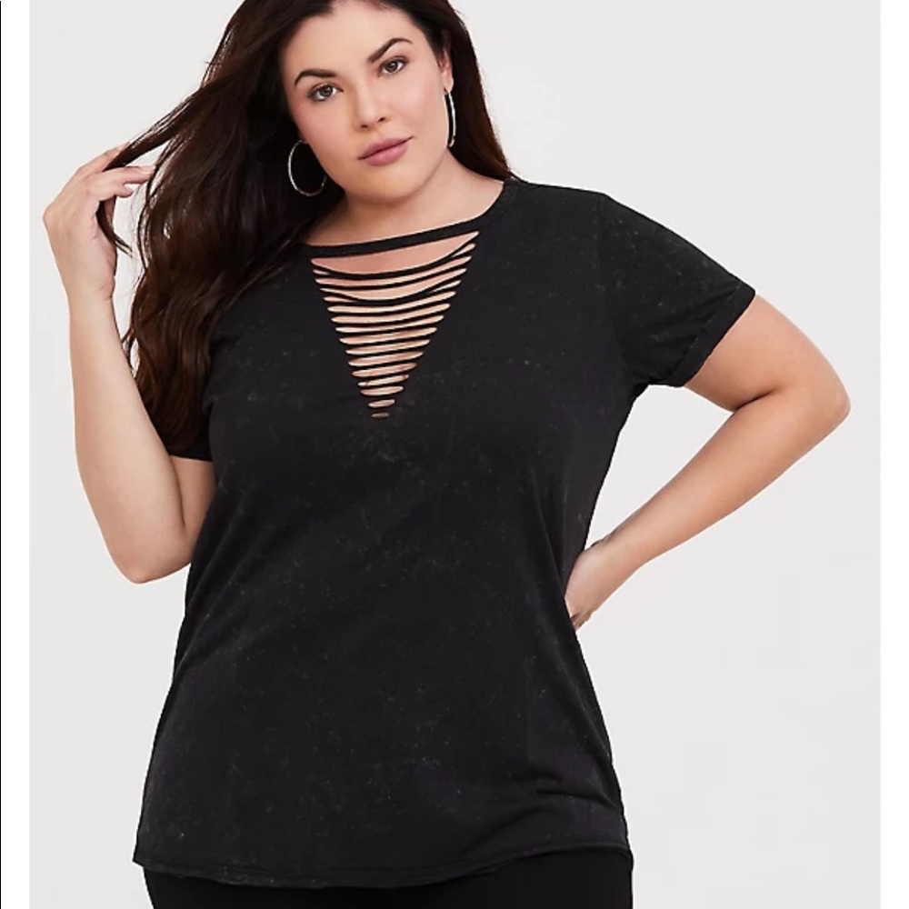 Torrid Black Mineral Wash Slash/Destructed Tee size 0x- NWT!